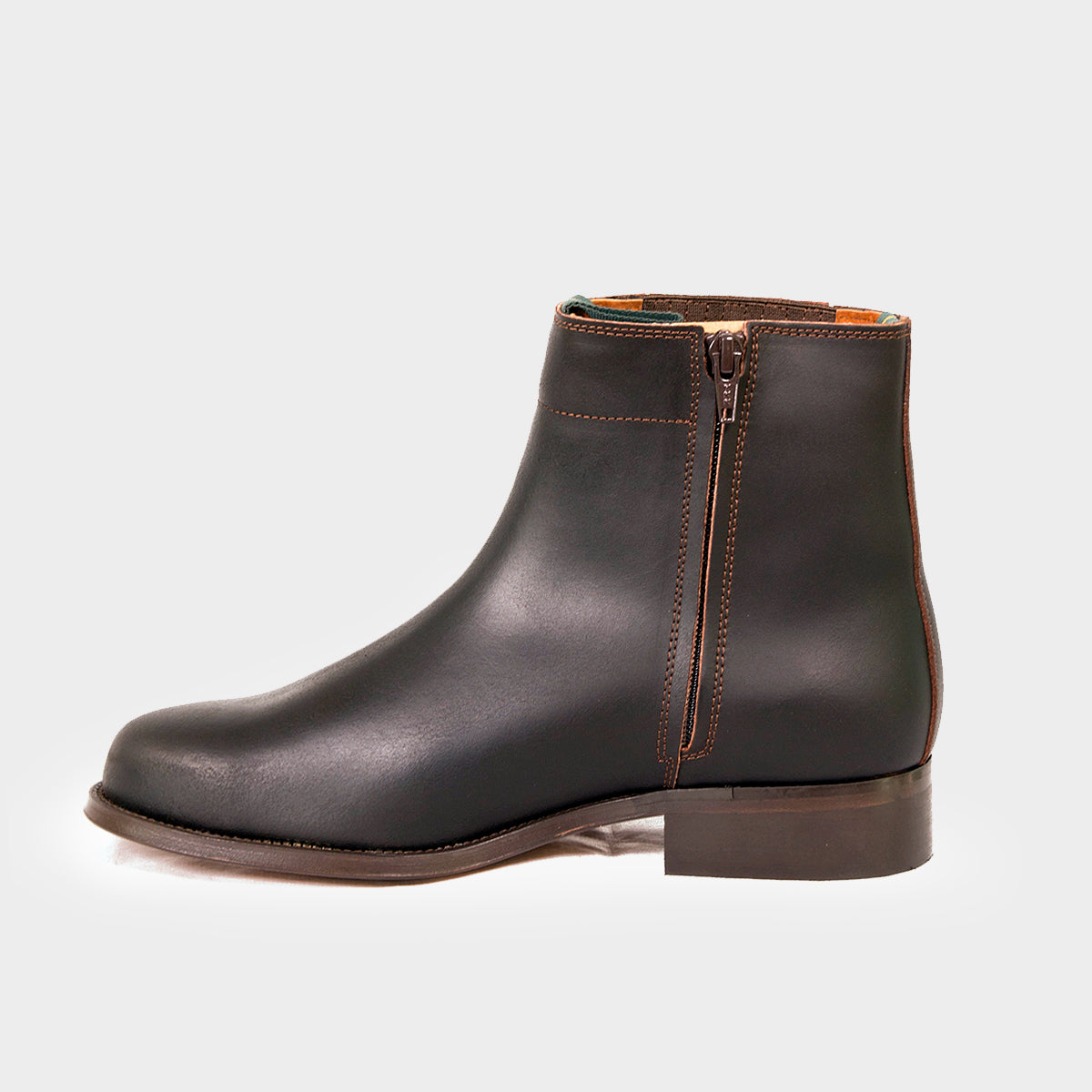 Botín campero Dakota Boots Modelo 52-01  Unisex con suela de cuero.